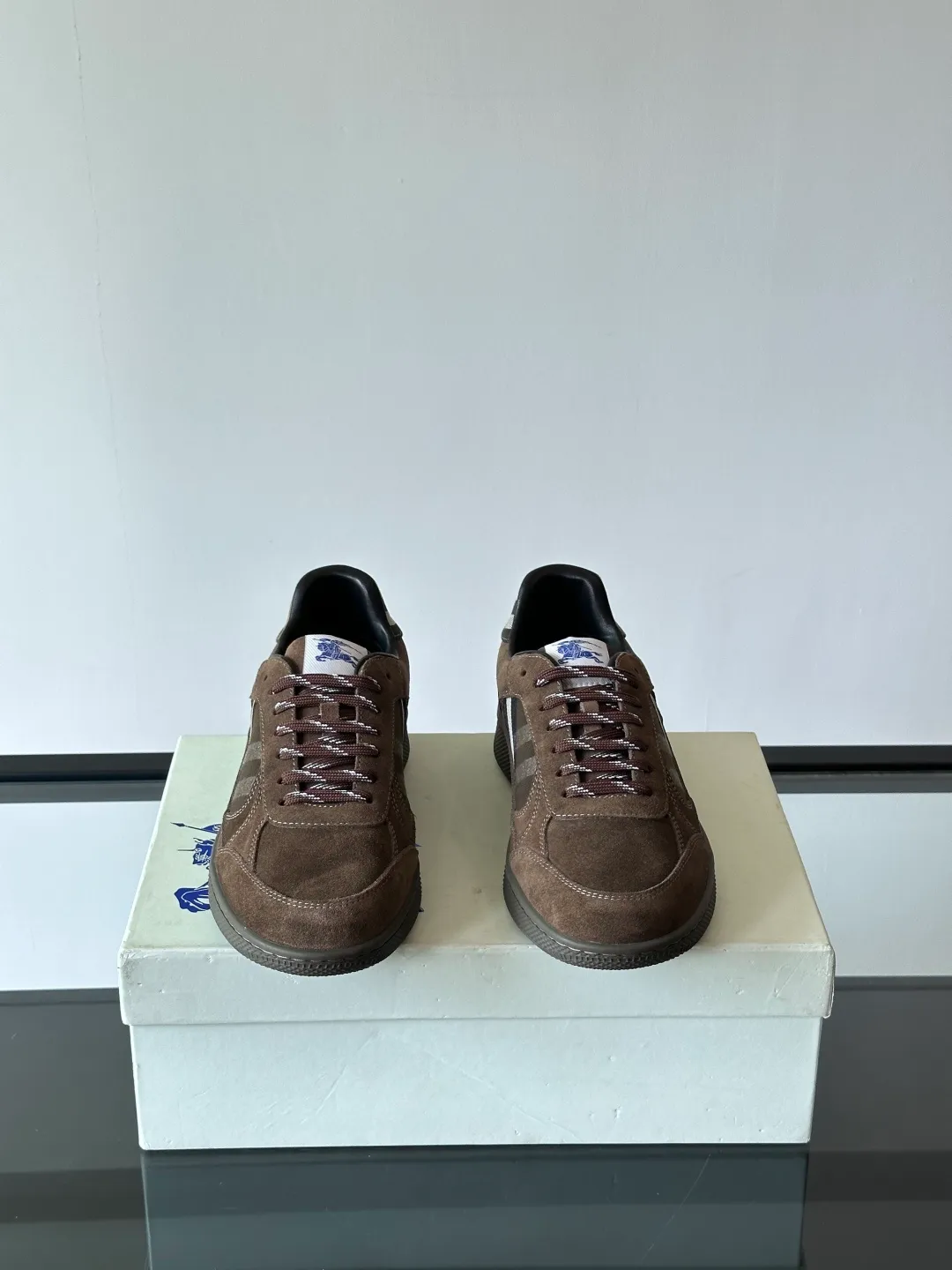 p400💰Men's Shoes ▫️B's men's classic low-top sneakers are reinterpreted with Vintage retro plaid cotton and cowhide materials, and are decorated with a new brand logo. Features embossed Burberry lettering logo on heel and original outsole! Size: 38-44 (45.46 customized)